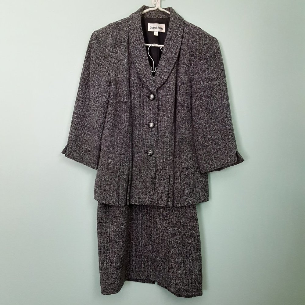 Two-piece dress (suit)